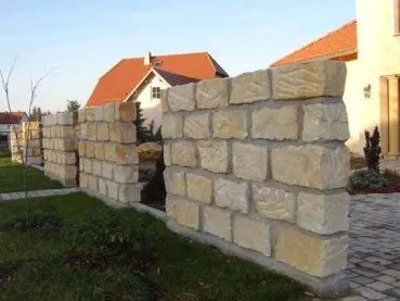 Sandstein Mauersteine mit Trass-Kalk-Mörtel TKM von Kori Handel