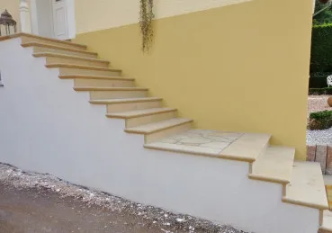 Sandstein Treppenplatten mit Trass Zement Mörtel verlegt, von KORI Handel